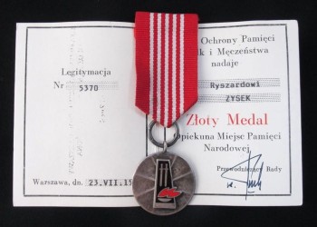 MEDAL - OPIEKUN MIEJSC PAMIĘCI NARODOWEJ  WRAZ Z LEGITYMACJĄ 