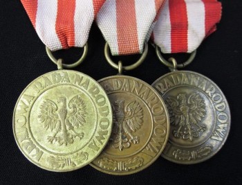 TRZY ODMIANY -MEDAL ZWYCIĘSTWO I WOLNOŚĆ 1945 