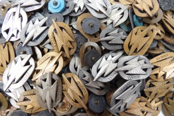 ODZNAKI WOSF - LOT 100 SZTUK 